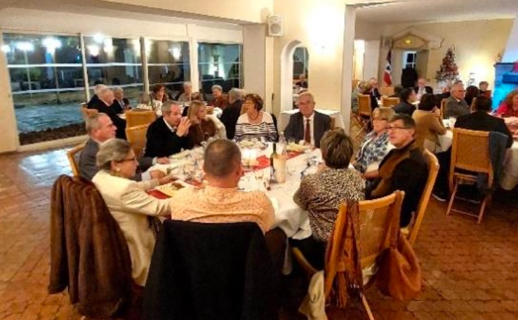 Des tables rondes qui facilitent les échanges 